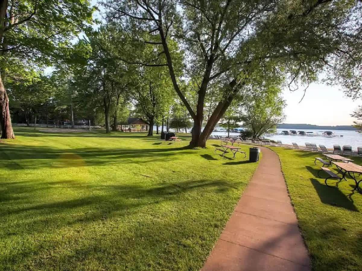 Top Floor Luxury, Sauna, Private Pool, Lake Bellaire Beach, 5 Beds, 4 Full Bath Exterior photo