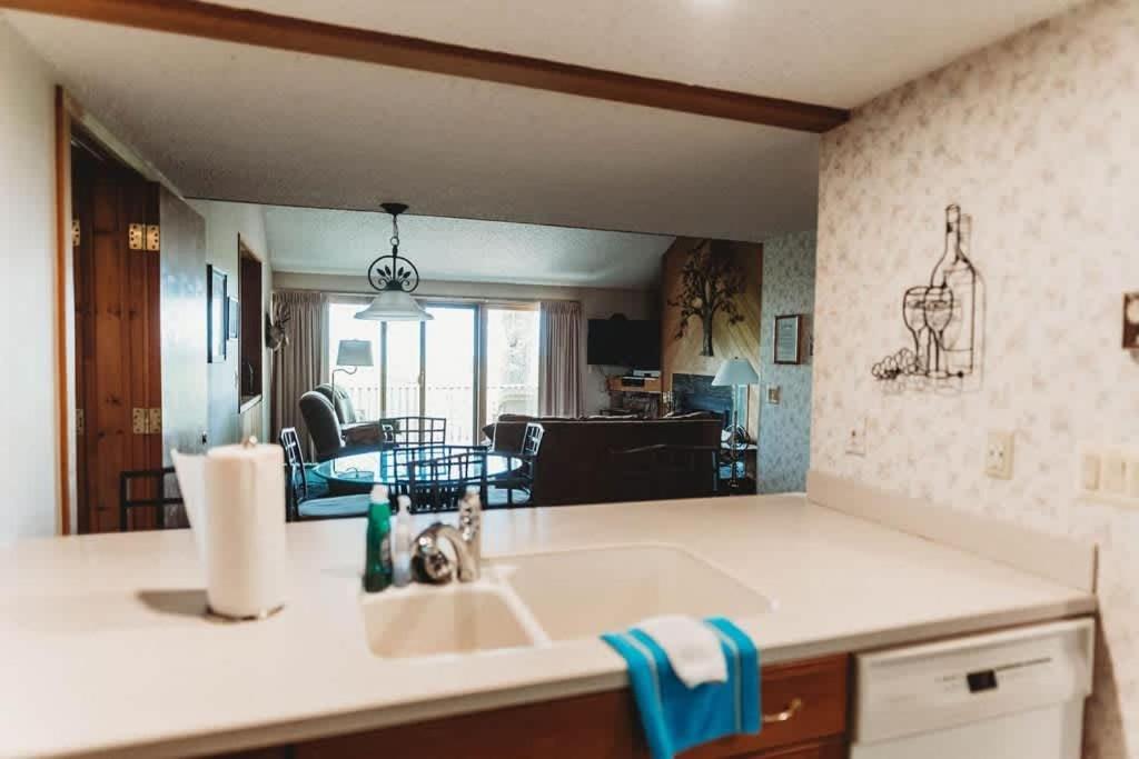 Top Floor Luxury, Sauna, Private Pool, Lake Bellaire Beach, 5 Beds, 4 Full Bath Exterior photo
